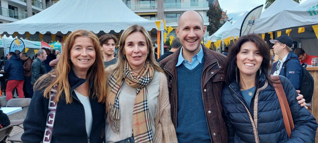 Georges-Pierre Tonnelier en compagnie d'Anne-Charlotte d'Ursel, Alexia bertrand et Muriel Godhaird-Sterckx.